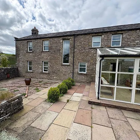 Estatesmen Lodge, Hillside Farm *